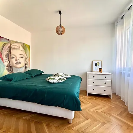 Marilyn アパート ソポト